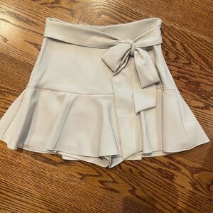 Zara ruffle hem skort